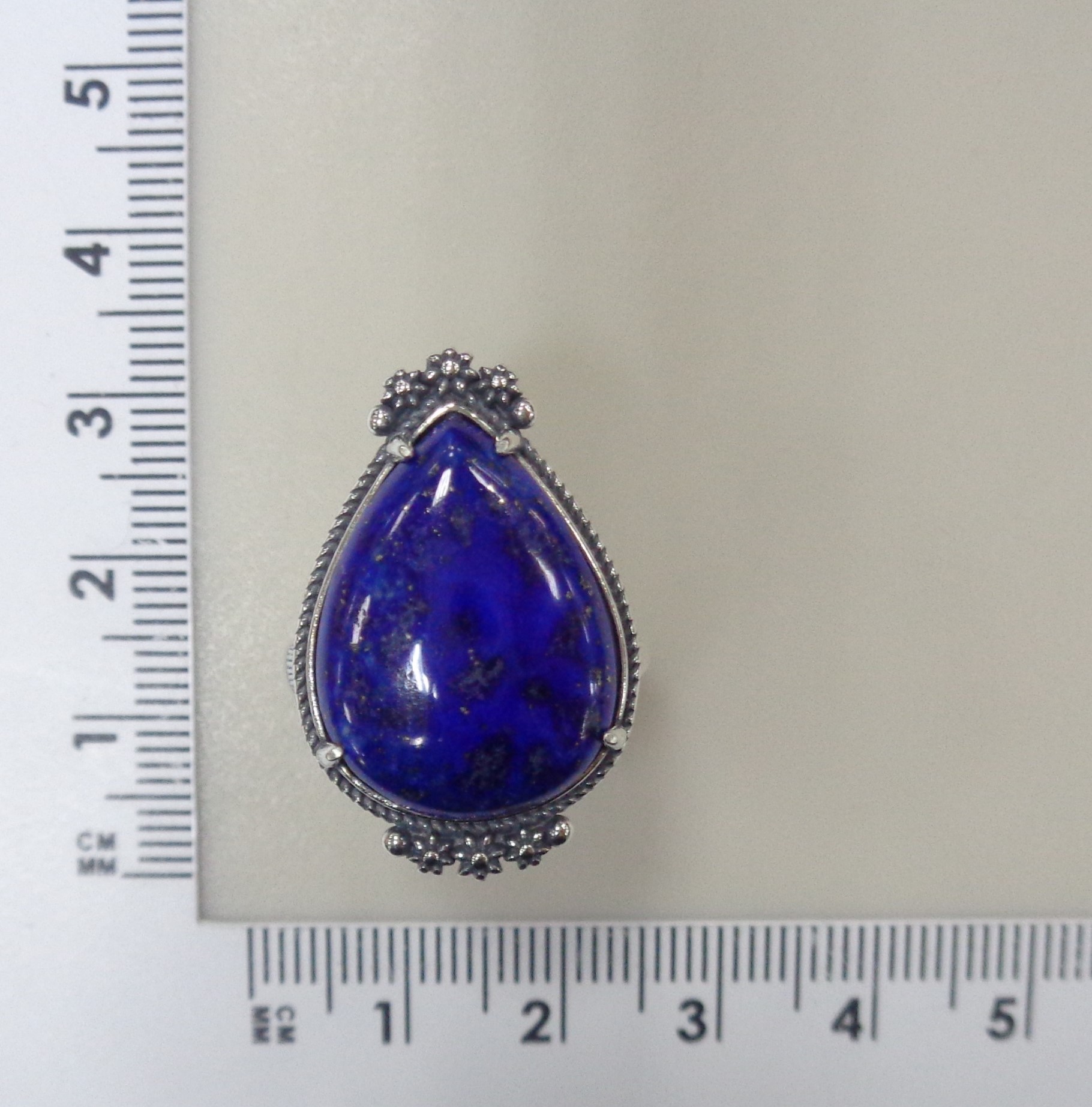 Серебряное кольцо с лазуритом